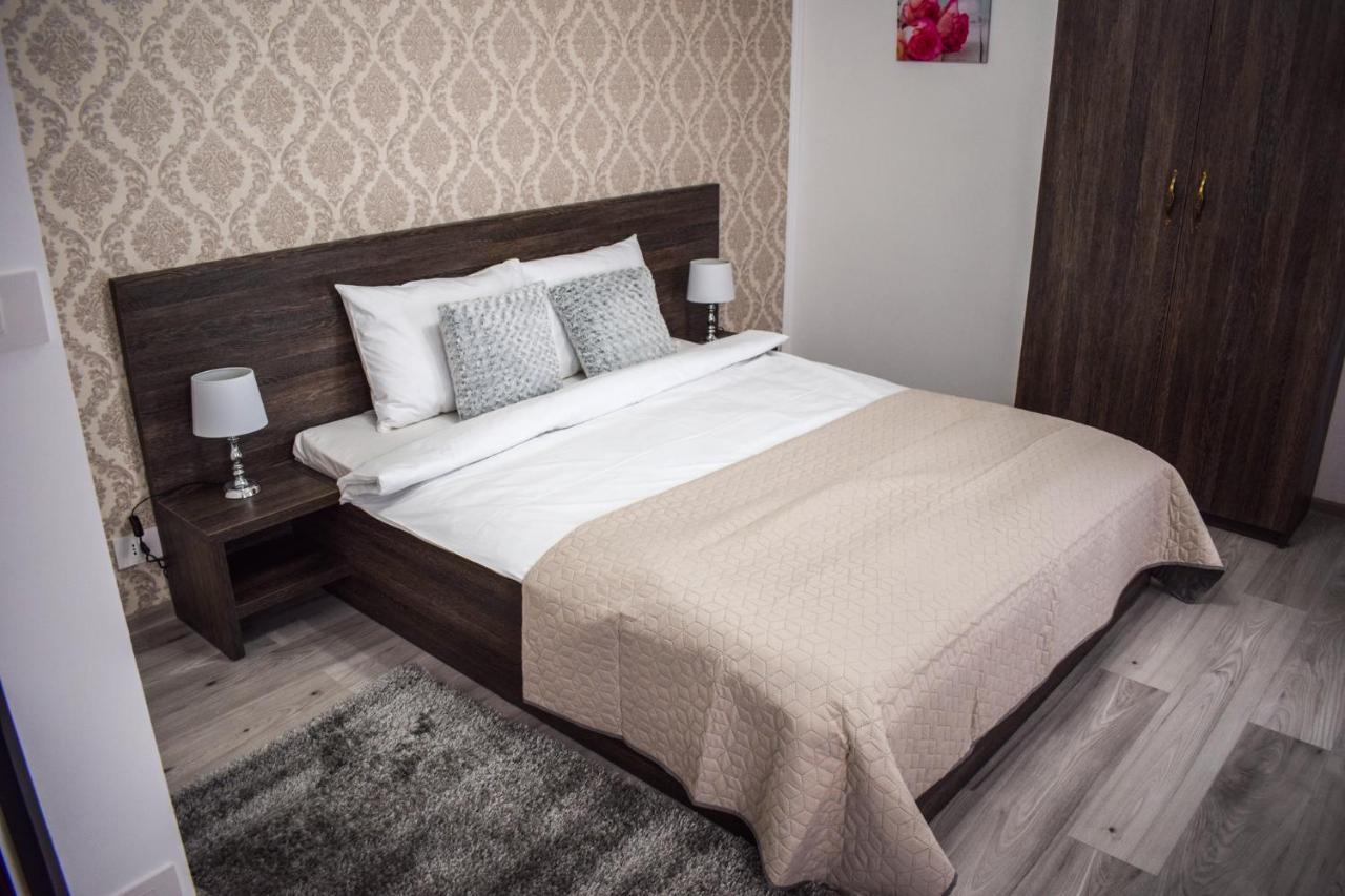 יאשי B House Rooms מראה חיצוני תמונה