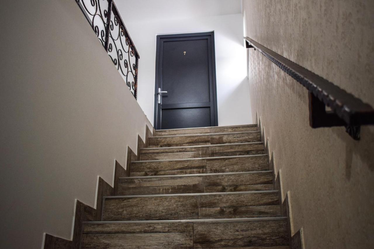 יאשי B House Rooms מראה חיצוני תמונה