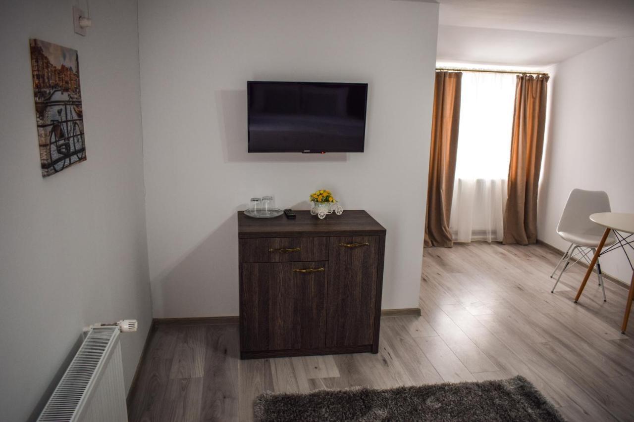 יאשי B House Rooms מראה חיצוני תמונה