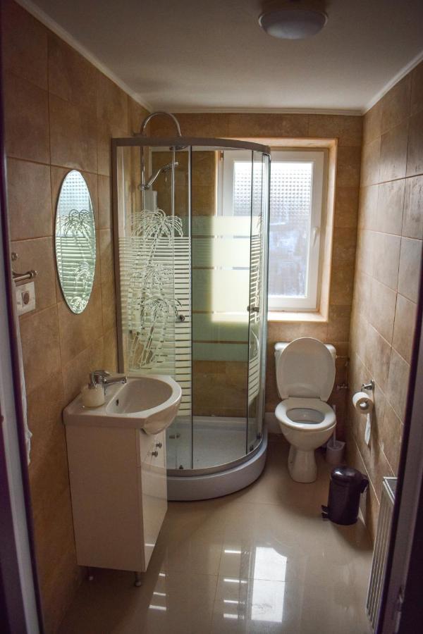 יאשי B House Rooms מראה חיצוני תמונה