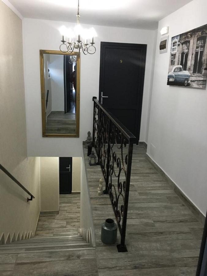 יאשי B House Rooms מראה חיצוני תמונה