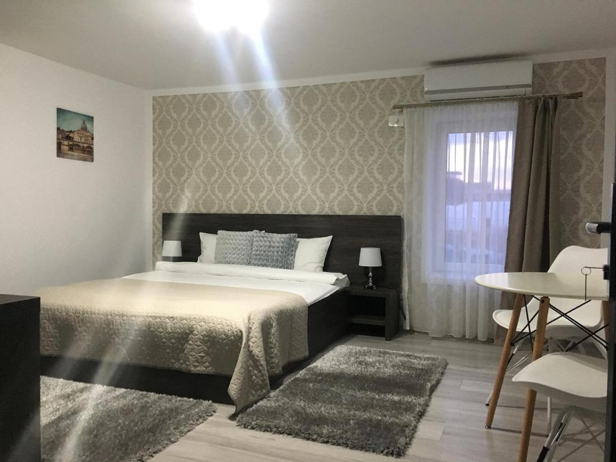 יאשי B House Rooms מראה חיצוני תמונה